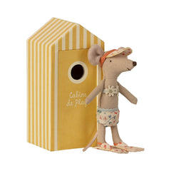 maileg-beach-mice-big-sister-in-cabin-de-plage- (1)