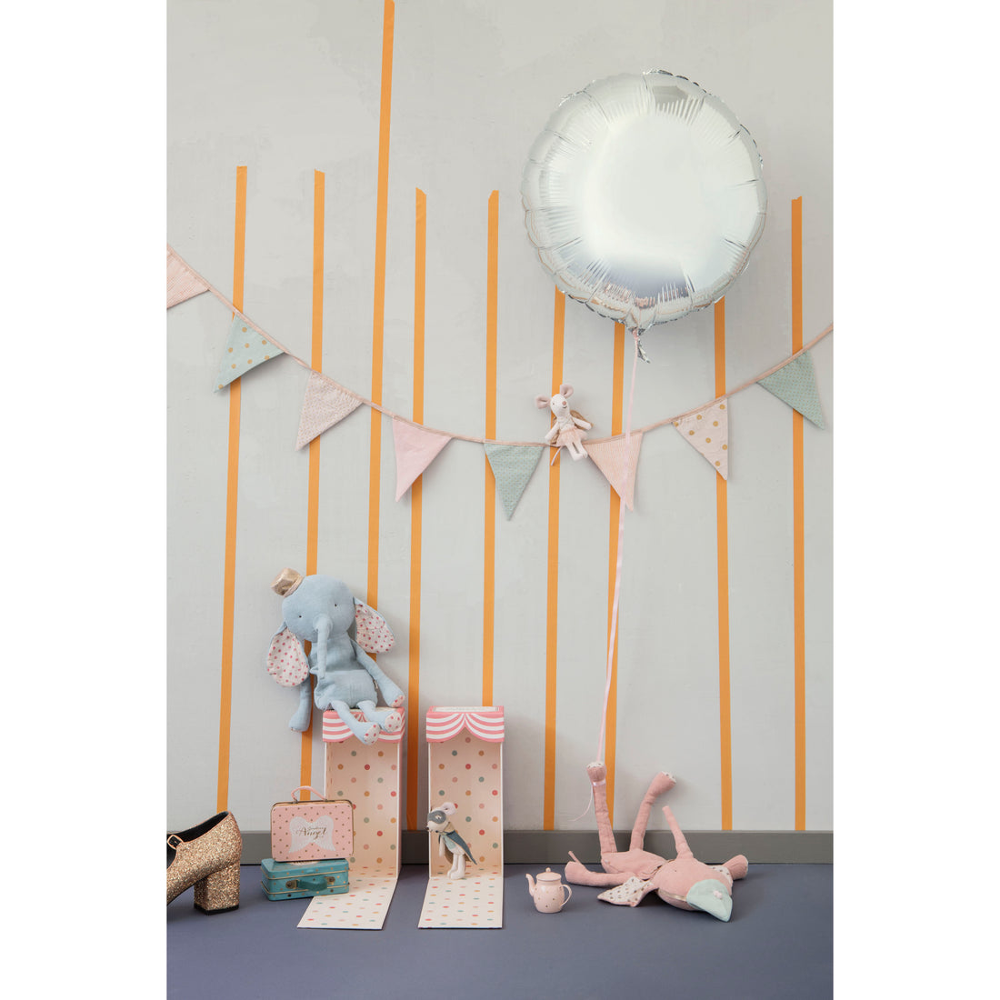 maileg-circus-friends-elephant-with-hat-blue- (3)