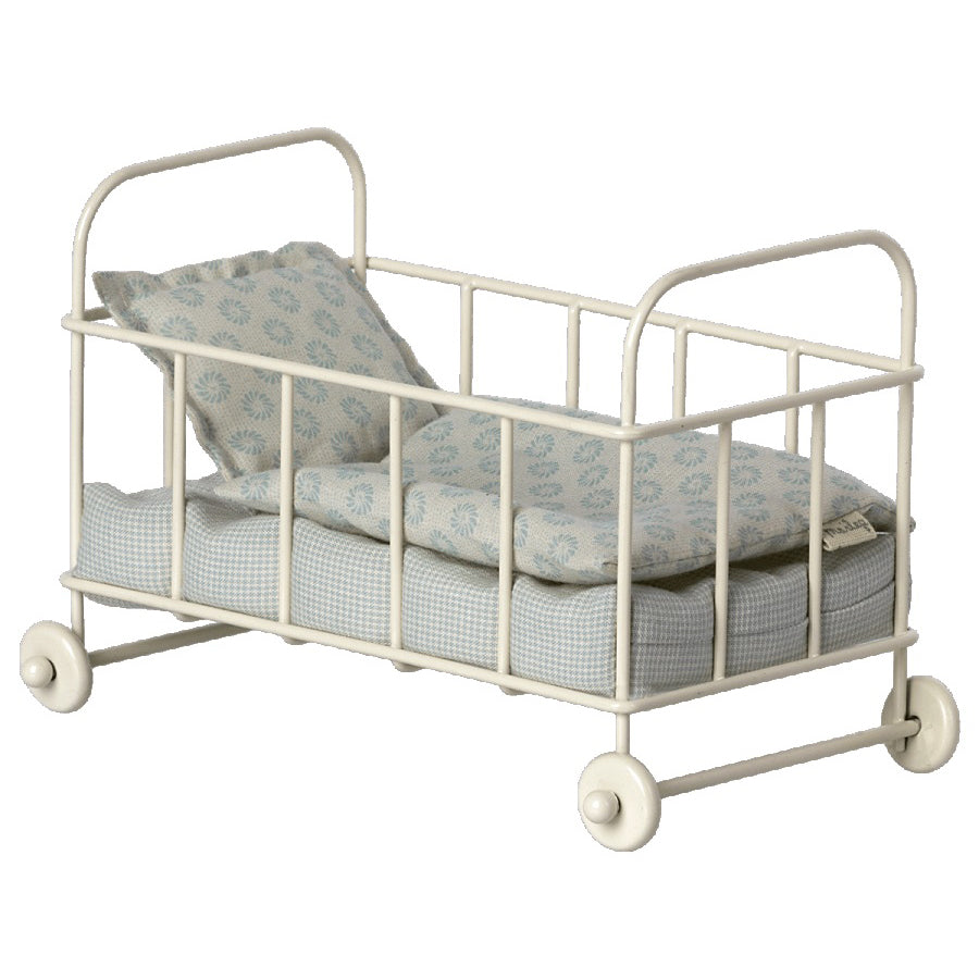maileg-cot-bed-micro-blue-mail-11111801- (1)