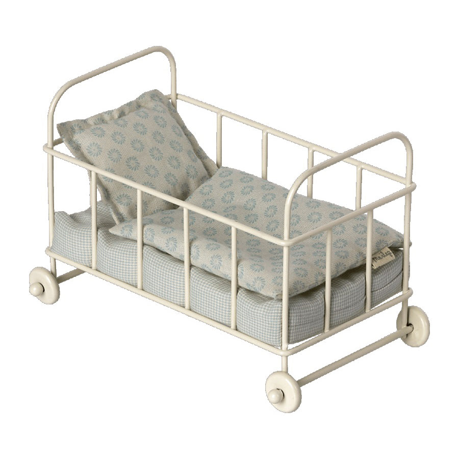 maileg-cot-bed-micro-blue-mail-11111801- (2)