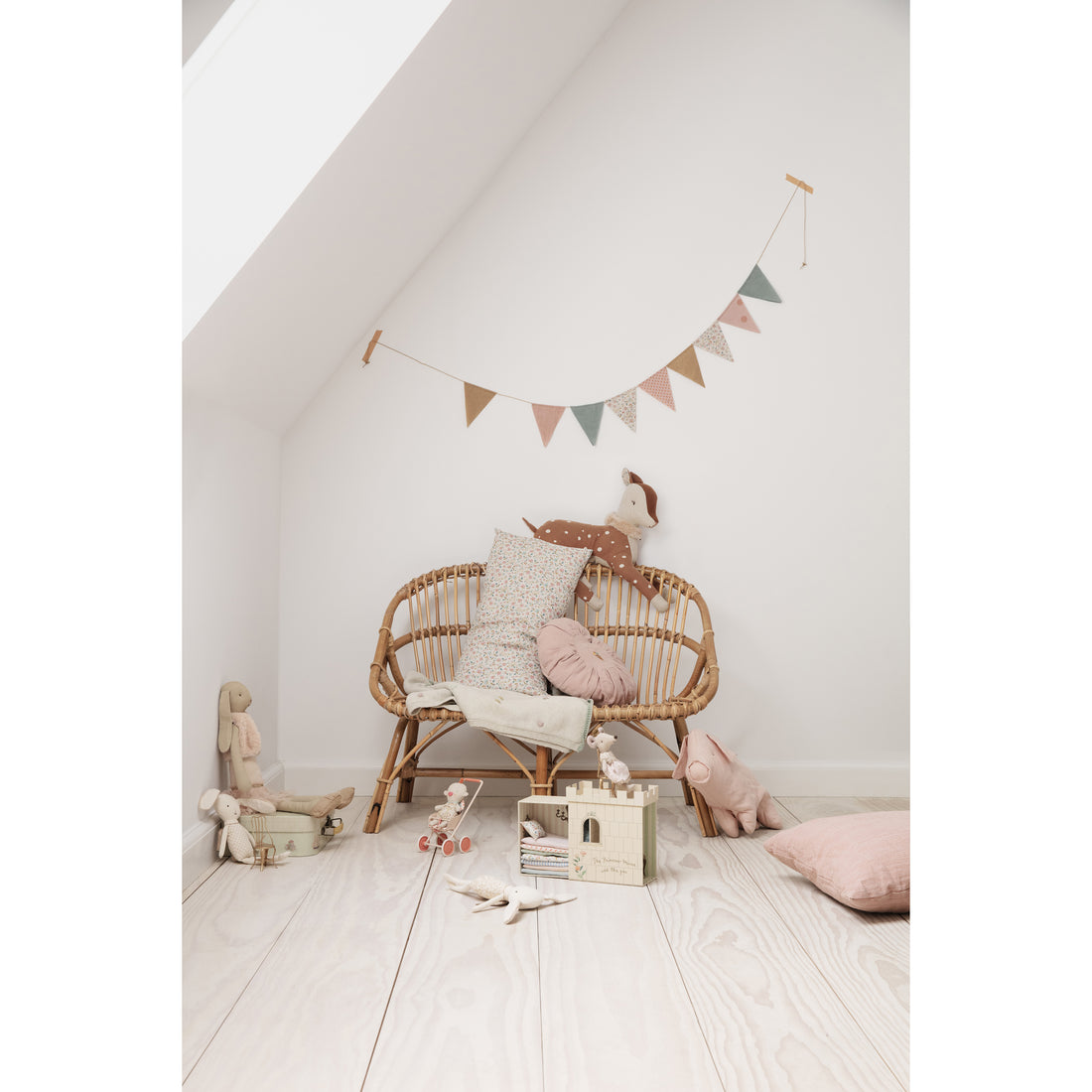 maileg-cushion-with-winter-hearts- (3)
