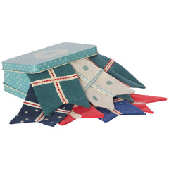 maileg-flag-garland-in-suitcase-01