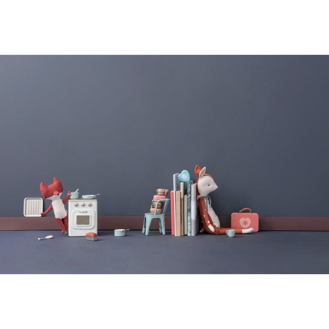 maileg-metal-stove-with-utensils- (3)