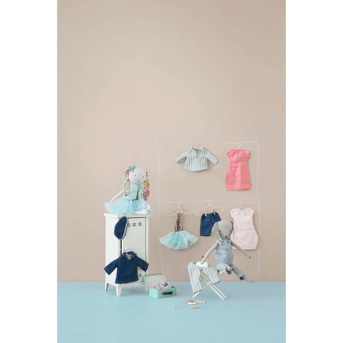 maileg-micro-suitcase-2-dresses- (4)