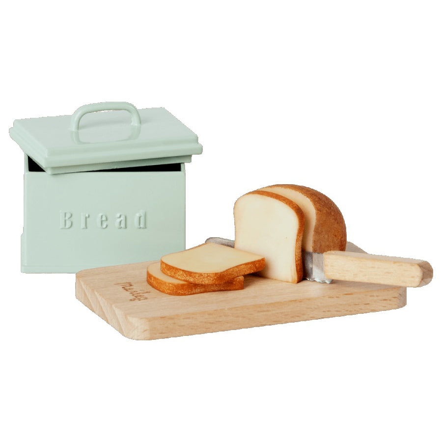 maileg-miniature-bread-box-w-cutting-board-and-knife-mail-11130800- (1)