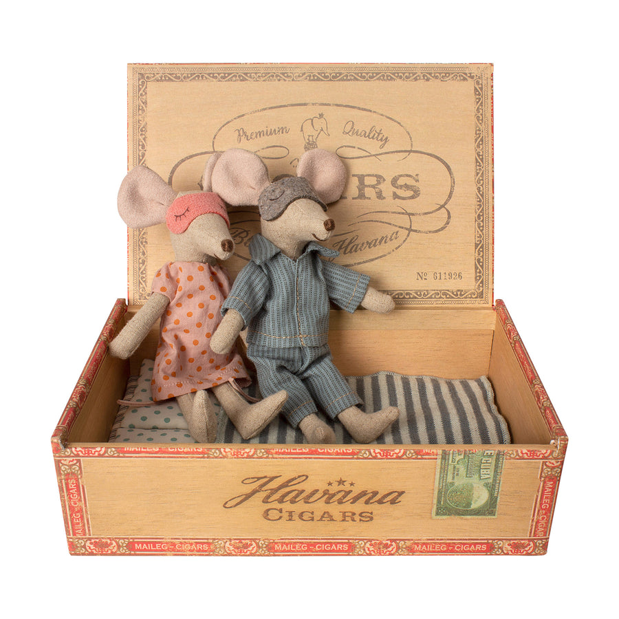 maileg-mum-&-dad-mice-in-cigar-box- (3)