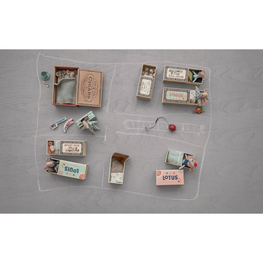 maileg-mum-&-dad-mice-in-cigar-box- (4)