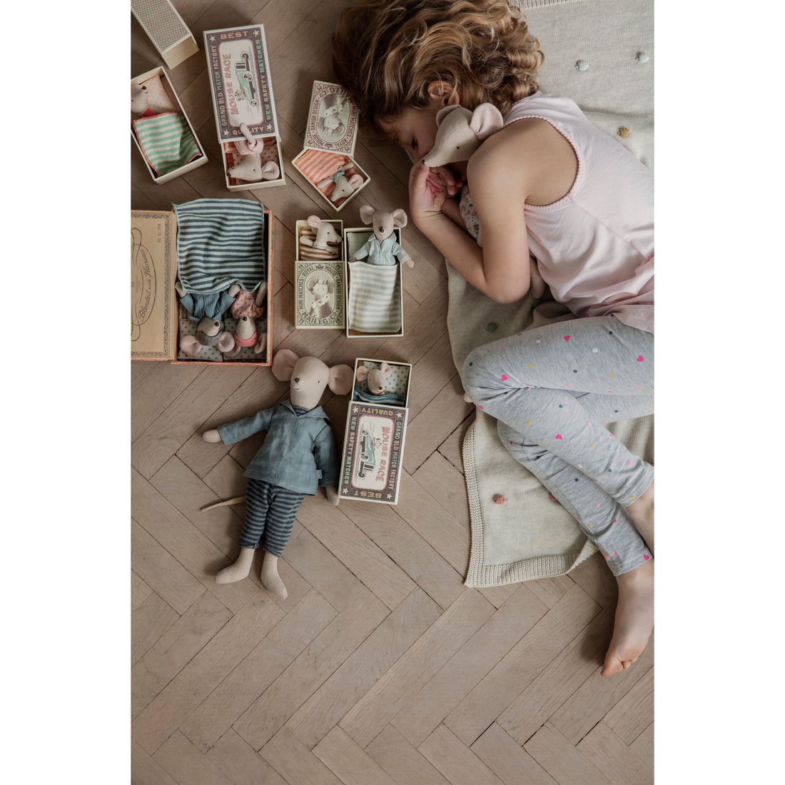 maileg-mum-&-dad-mice-in-cigar-box- (6)