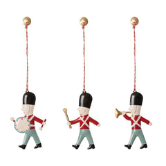 maileg-ornament-box-with-guards-metal-3-ass- (1)