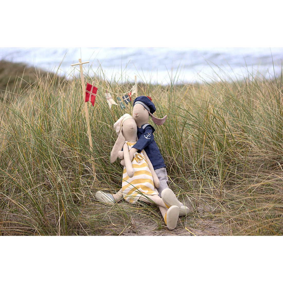maileg-yellow-striped-dress-mega-maxi- (2)