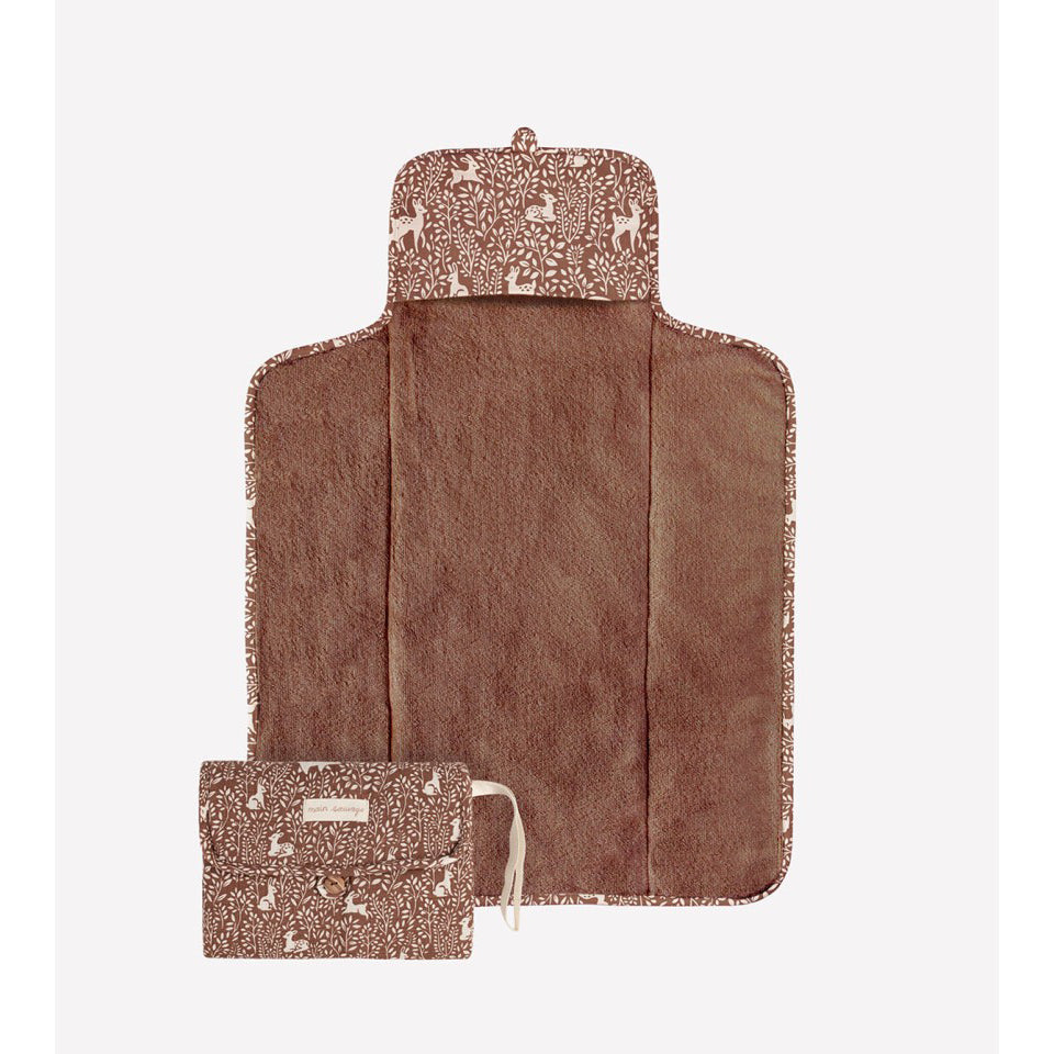 main-sauvage-changing-pad-woodland-print-48x70cm-main-cpwooos- (1)