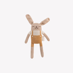 main-sauvage-knit-toy-bunny-ochre-overalls-main-stbunmust- (1)