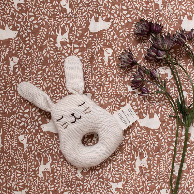 main-sauvage-rattle-bunny-ecru-main-rtrabwhit- (2)