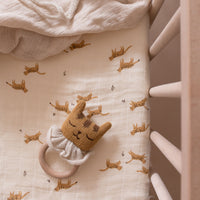 main-sauvage-teething-ring-tiger-main-tetigmust- (4)