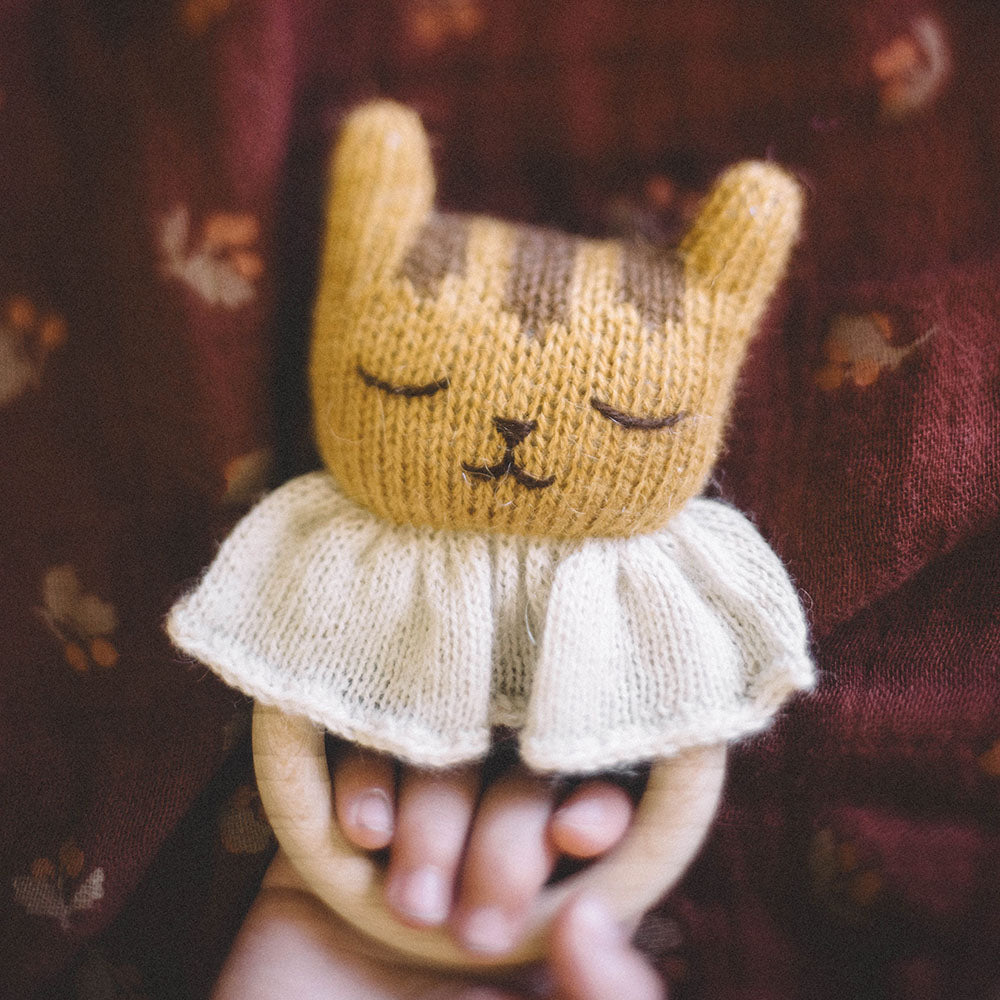 main-sauvage-teething-ring-tiger-main-tetigmust- (2)