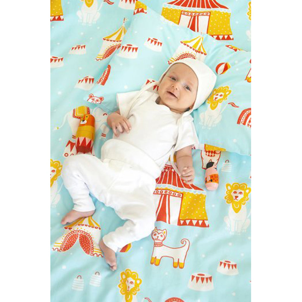 majvillan-bedlinen-set-carriage-cirkus-blå - (3)