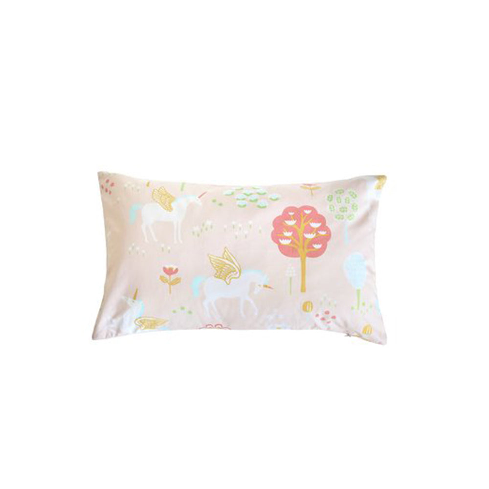 majvillan-cushion-cover-true-unicorns-pink- (1)