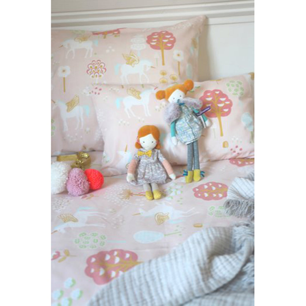 majvillan-cushion-cover-true-unicorns-pink- (3)