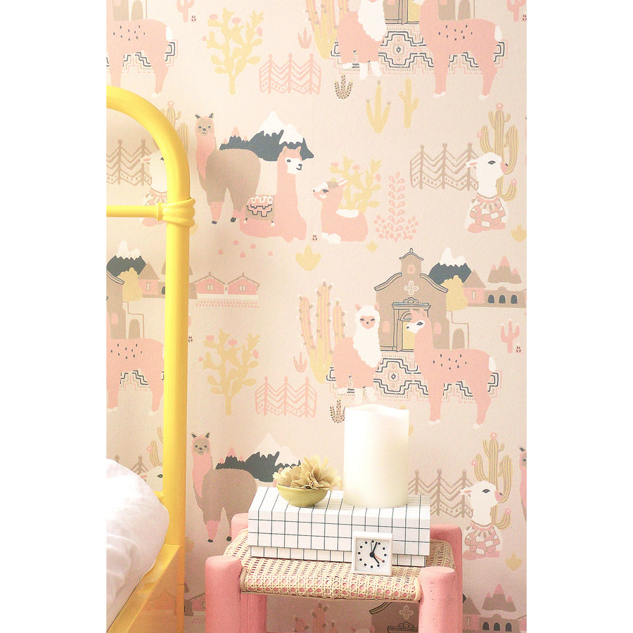 majvillan-wallpaper-lama-village-light-sunny-pink-majv-143-03- (3)