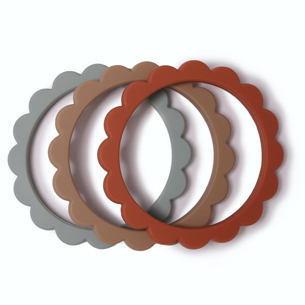 mushie-flower-teething-bracelet-3-pack-cambridge-blue-clementine-natural-mush-2600281- (2)