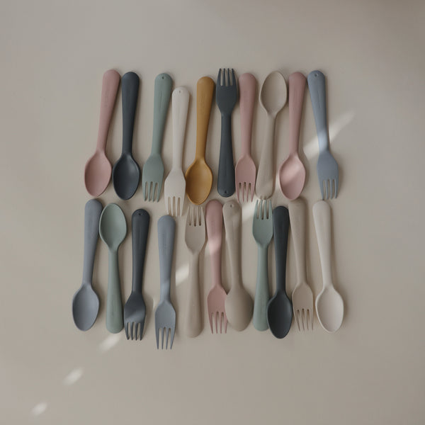 mushie-fork-and-spoon-set-blush-mush-2380019- (2)