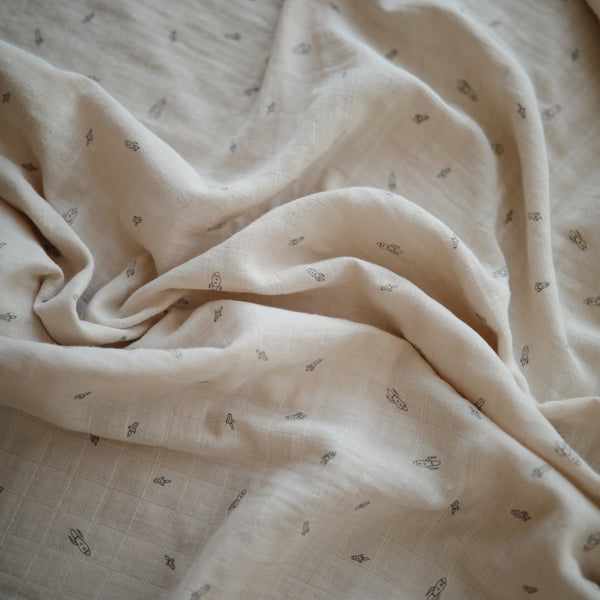mushie-muslin-swaddle-blanket-organic-cotton-rocket-ship-mush-2200328- (3)