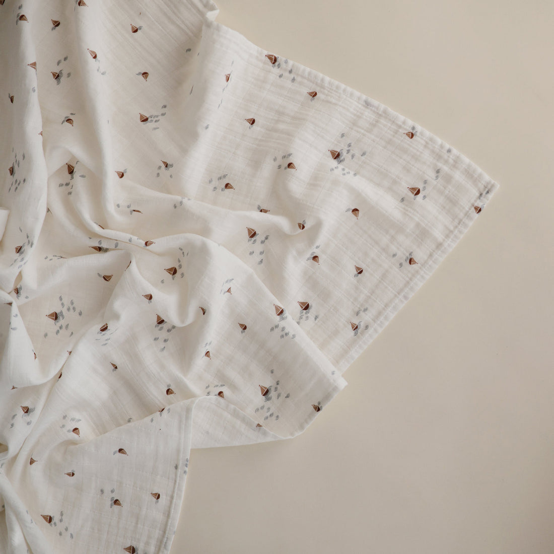 mushie-organic-cotton-muslin-swaddle-blanket-boats-mush-2200443- (6)