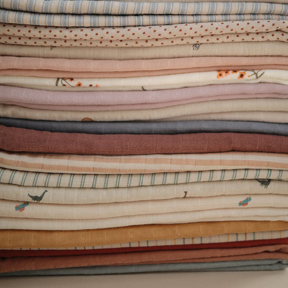 mushie-organic-cotton-muslin-swaddle-blanket-cars-mush-2200032- (3)