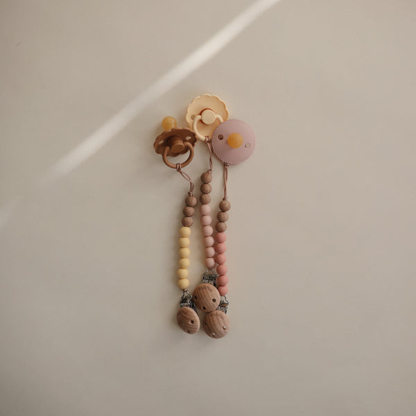 mushie-pacifier-clip-cleo-muted-yellow-mush-2100123- (2)