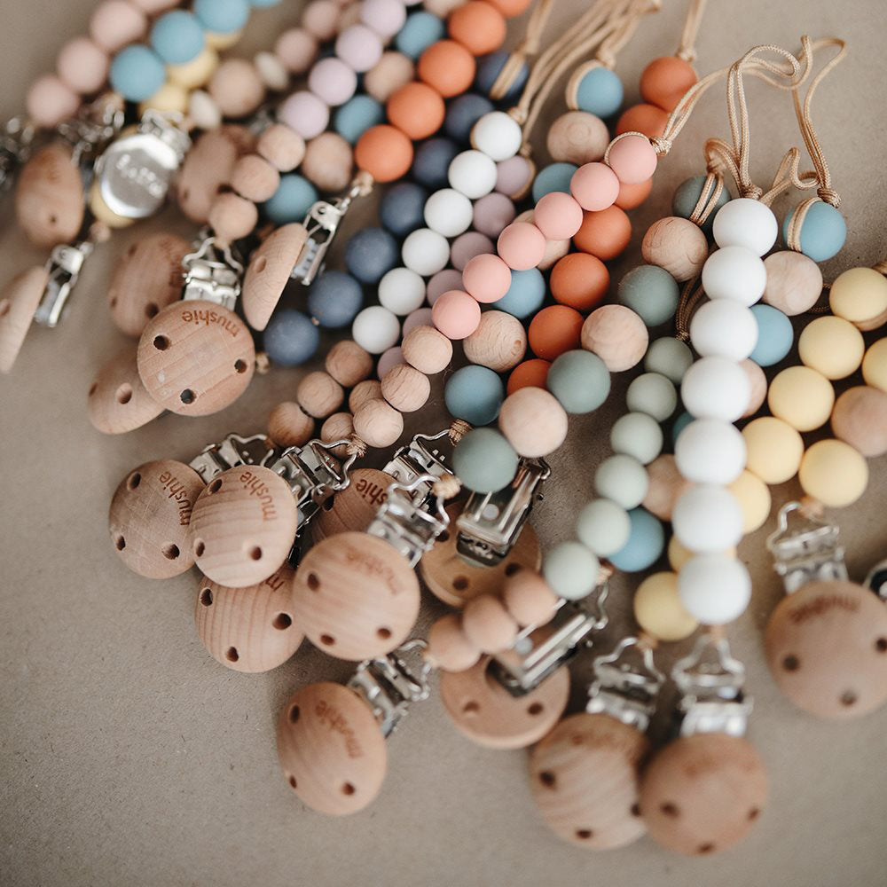 mushie-pacifier-clip-eden-muted-yellow-mush-2110130-y- (3)