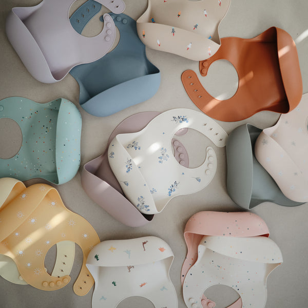mushie-silicone-baby-bib-daisy-mush-2500053- (3)