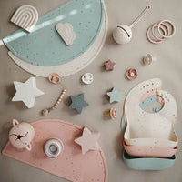 mushie-silicone-baby-bib-powder-pink-confetti-mush-2500249- (5)