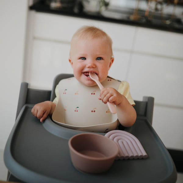 mushie-silicone-baby-bib-rocket-ship-mush-2500155- (2)
