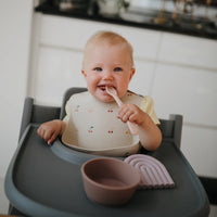 mushie-silicone-baby-bib-rocket-ship-mush-2500155- (2)