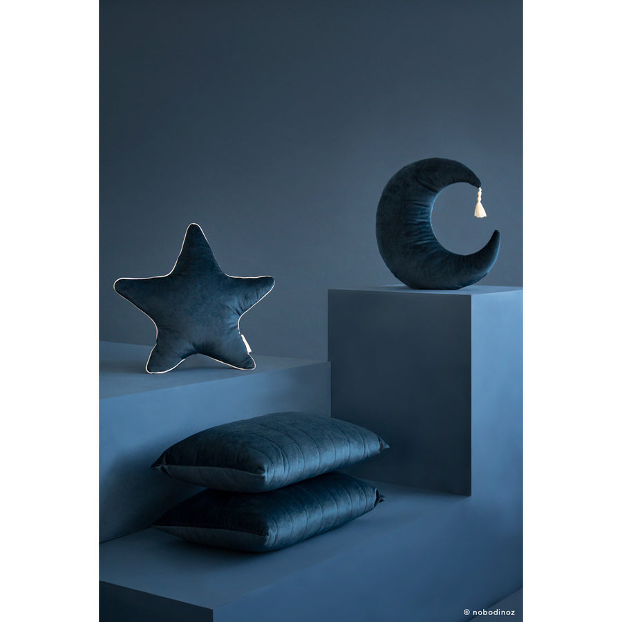 nobodinoz-aristote-star-velvet-cushion-night-blue- (5)