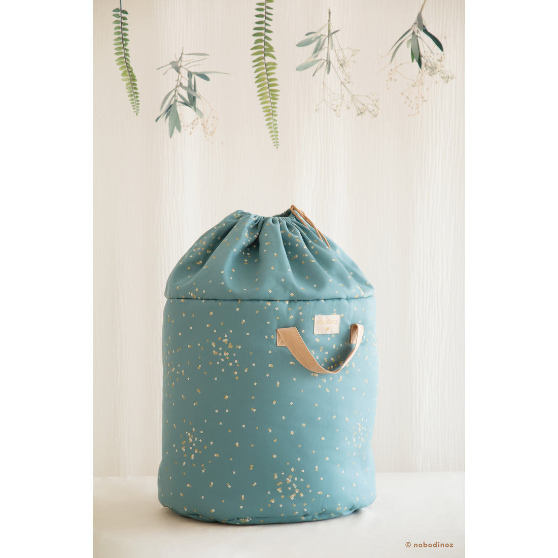 nobodinoz-bamboo-toy-bag-large-gold-confetti-magic-green- (3)
