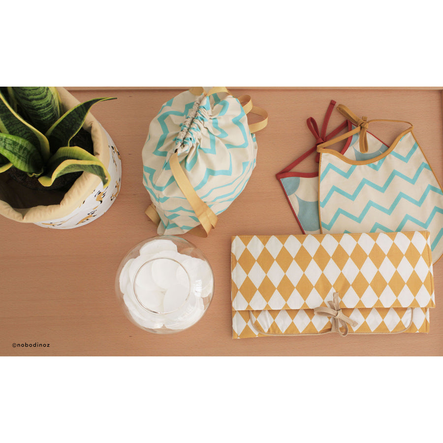 nobodinoz-bib-oil-cloth-blue-scales- (3)