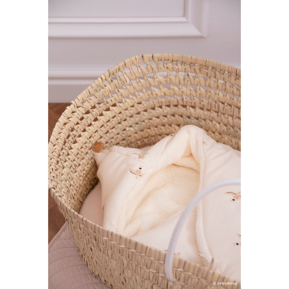 nobodinoz-cozy-natural-winter-baby-nest-bag-honey-sweet-dots-natural- (9)