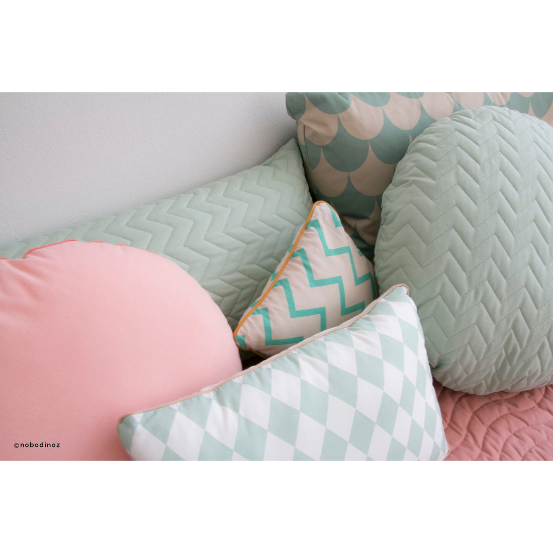 nobodinoz-cushion-averell-blue-diamonds- (5)
