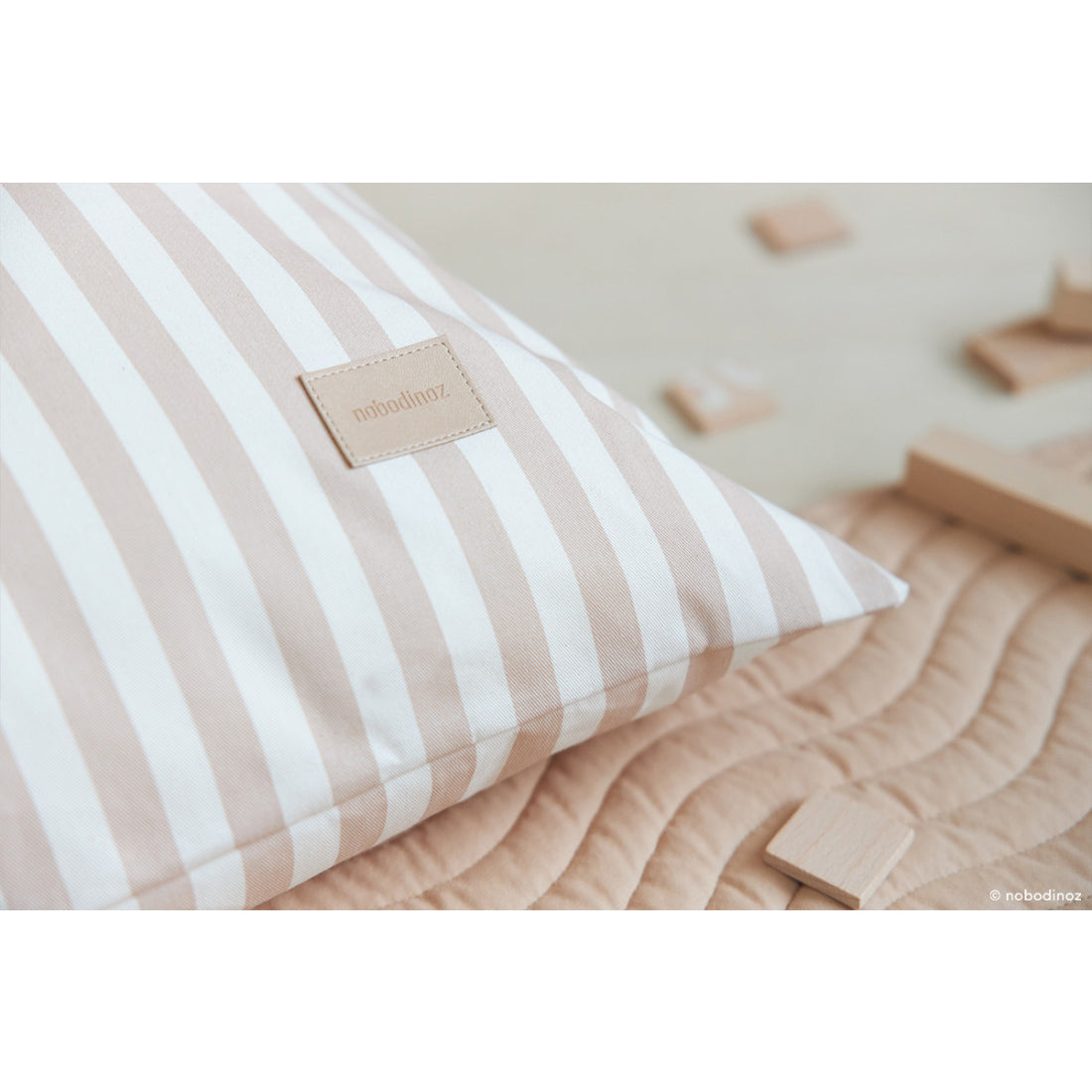 nobodinoz-essaouira-twill-beanbag-taupe-stripes-natural-nobo-4922267- (6)