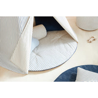 nobodinoz-fluffy-round-playmat-blue-stripes-natural-nobo-4922335- (4)