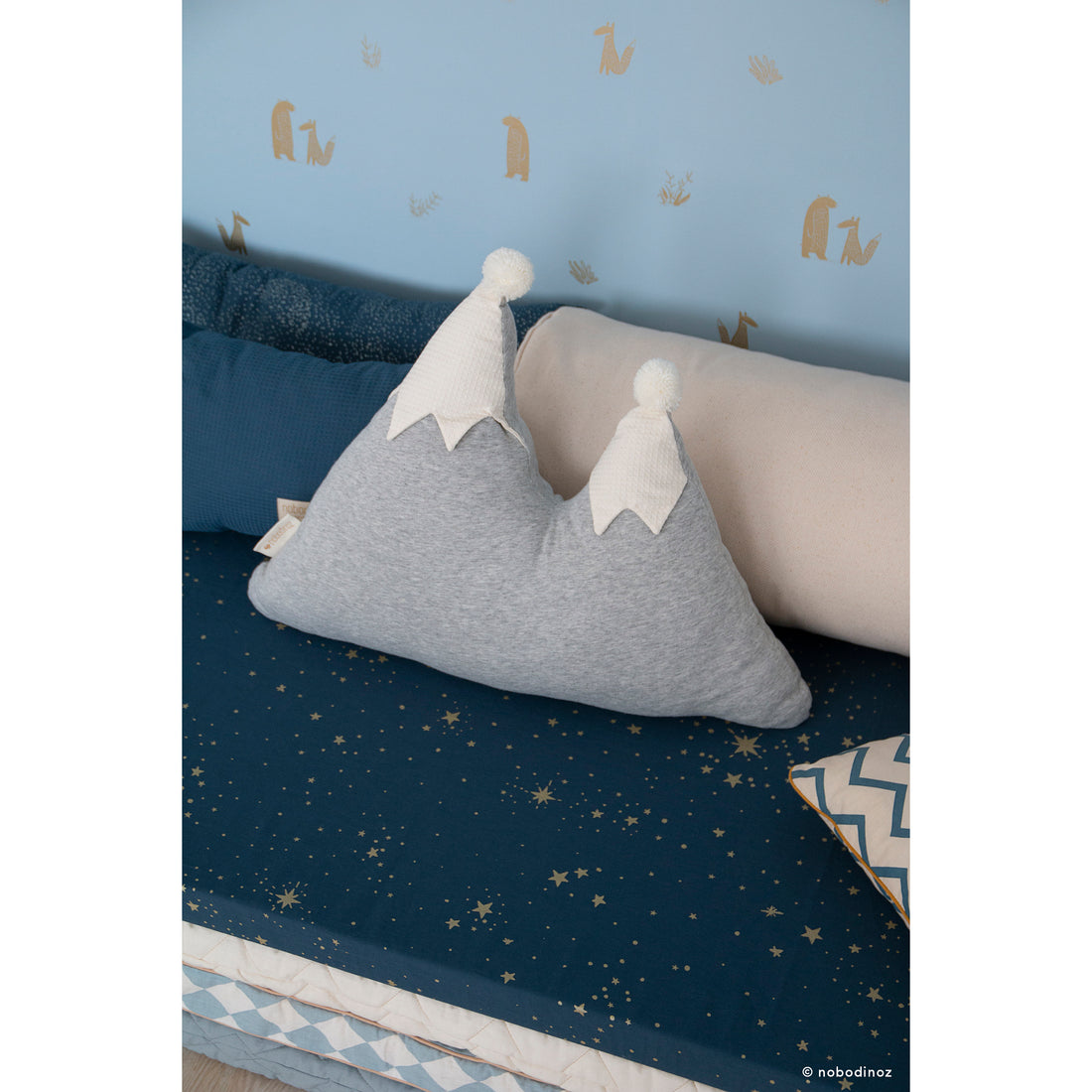 nobodinoz-hardy-long-cushion-gold-stella-night-blue- (4)