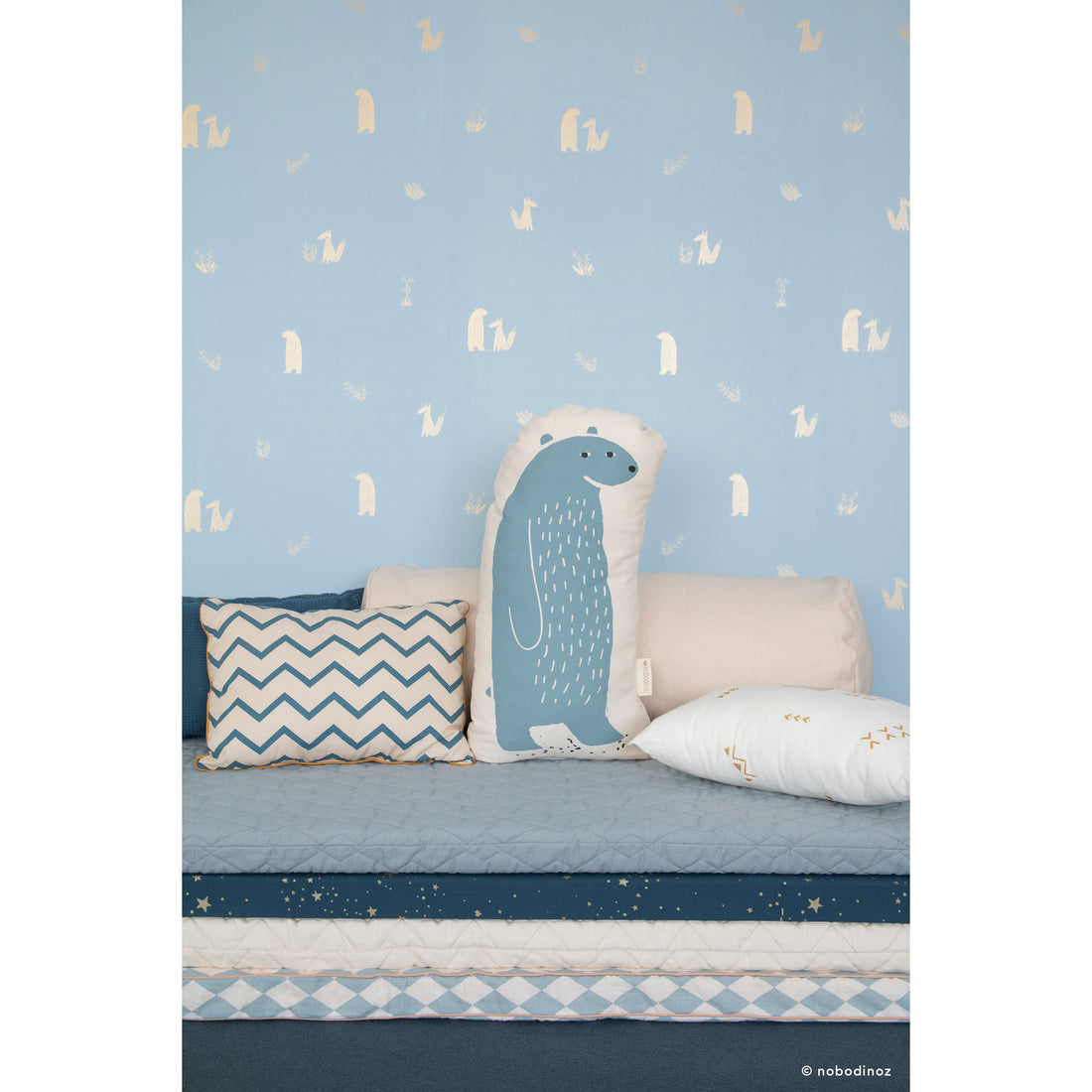 nobodinoz-hardy-long-cushion-gold-stella-night-blue- (7)