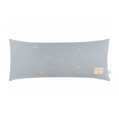nobodinoz-hardy-long-cushion-gold-stella-willow-soft-blue-nobo-4919588- (1)