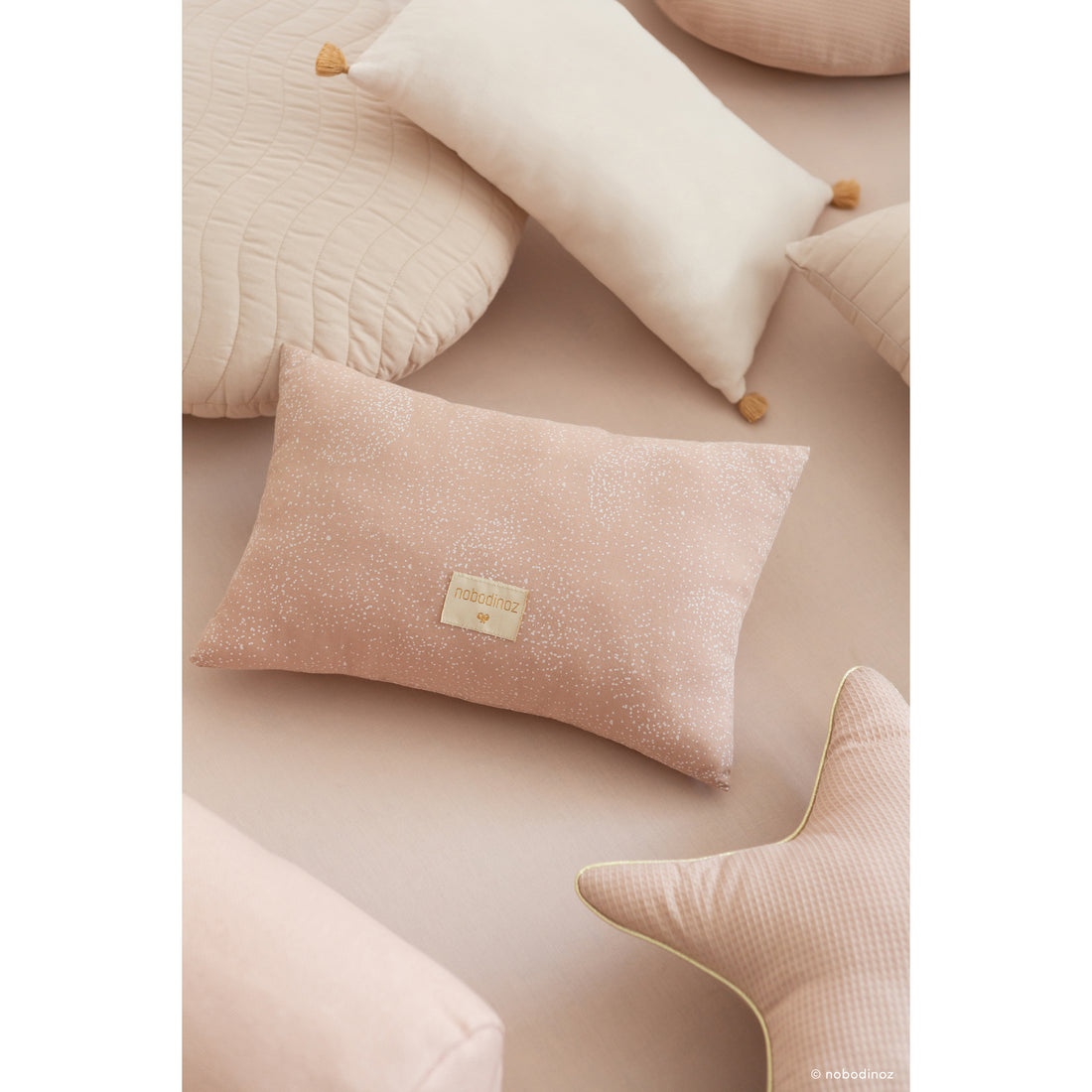 nobodinoz-laurel-small-cushion-white-bubble-misty-pink- (2)