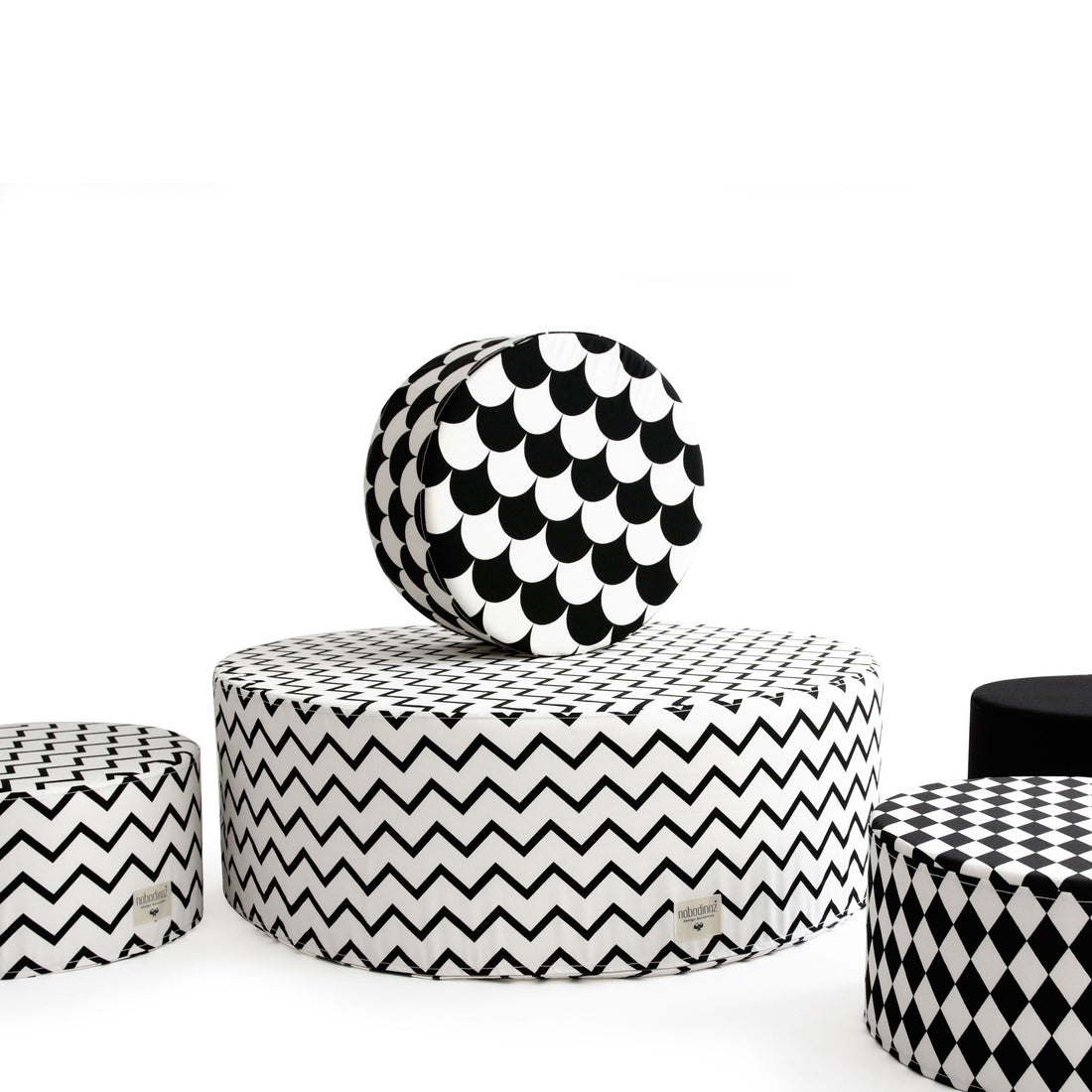nobodinoz-little-puf-soho-zigzag-black- (6)