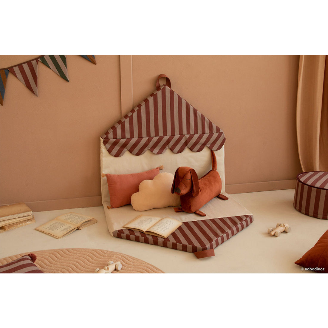 nobodinoz-majestic-house-foldable-eco-floor-mat-140x78x4-marsala-taupe-stripes-nobo-4925343- (14)