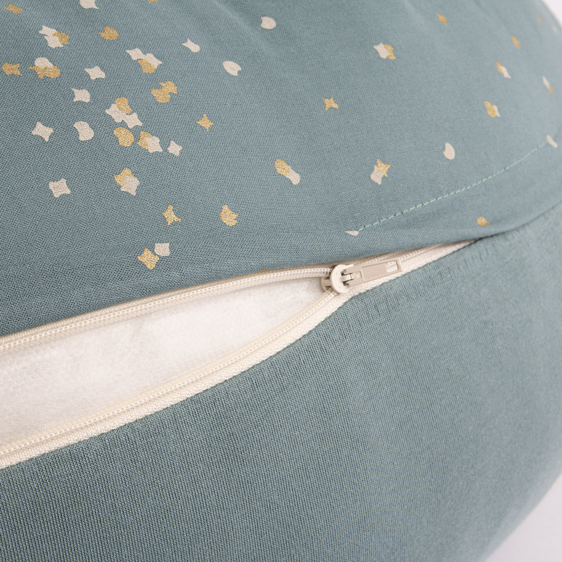nobodinoz-maternity-pillow-luna-gold-confetti-magic-green- (3)