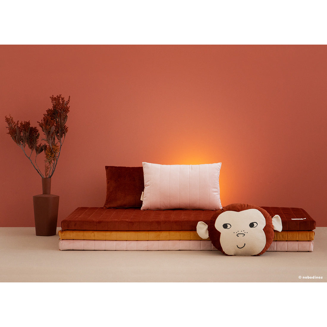 nobodinoz-monkey-cushion-wild-brown- (4)
