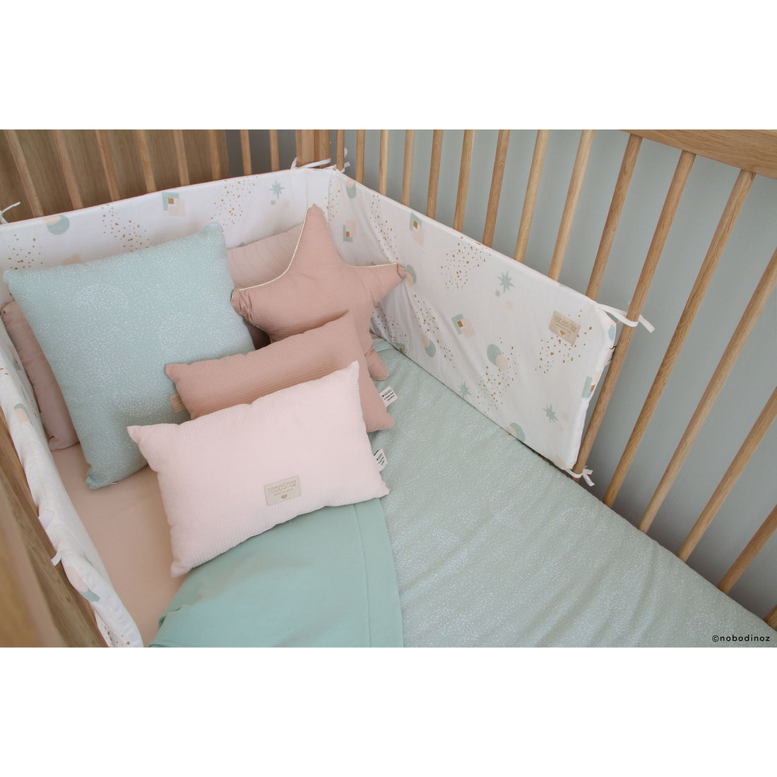 nobodinoz-nest-cot-bumper-aqua-eclipse-white- (4)